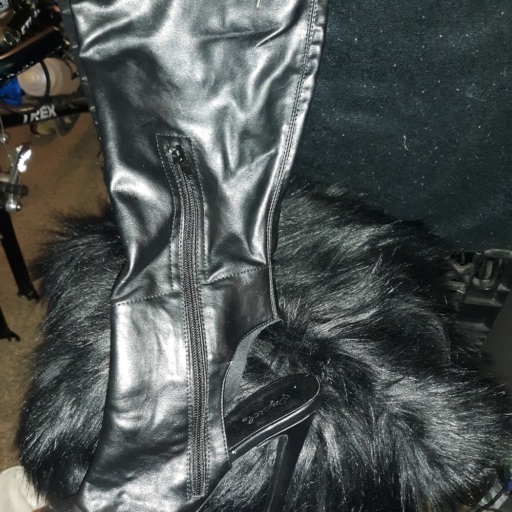 Boots - Picture 5 of 5